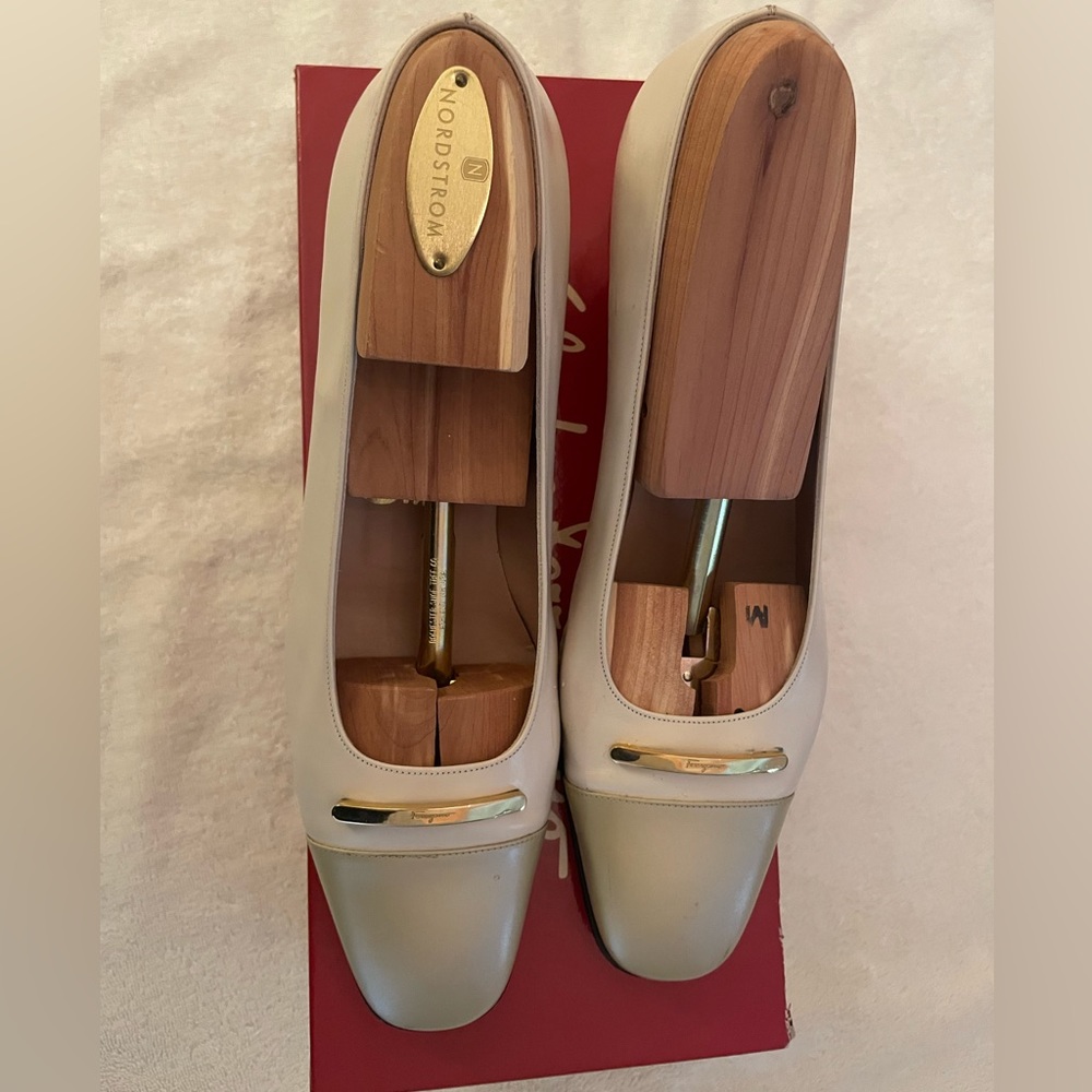 Vintage Salvatore Ferragamo Cream Shoes (Doké)